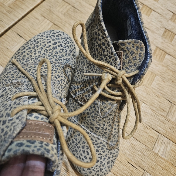 TOMS leopard pattern print sueded leather wedges Ankle size 5 - Picture 7 of 12